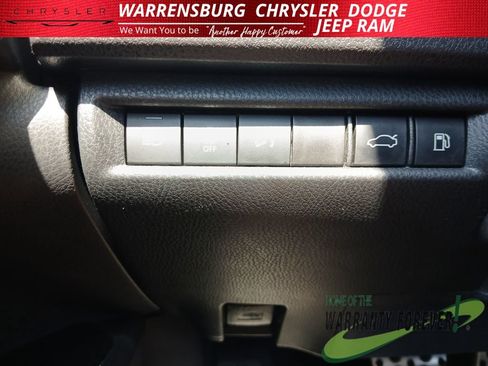 Used 2025 Toyota Camry SE FWD image 32