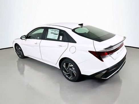 Certified 2025 Hyundai Elantra Sport FWD image 4