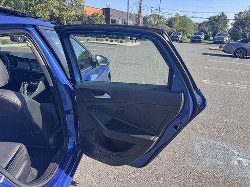 Used 2022 Volkswagen Jetta SE FWD image 24