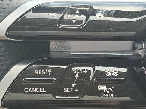 Certified 2026 Mercedes-Benz GLS 450 4MATIC image 37