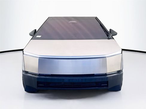 Used 2024 Tesla Cybertruck AWD Crew Cab image 18