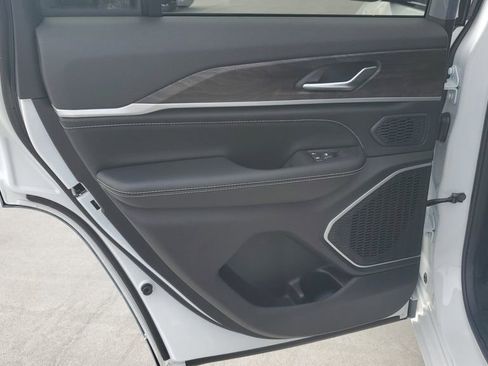 New 2026 Jeep Grand Cherokee Limited image 18