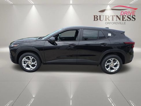 New 2026 Chevrolet Trax LS w/ LS Convenience Package FWD image 4