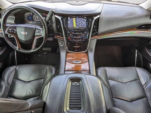 Used 2020 Cadillac Escalade Premium Luxury w/ Escalade Sport Edition image 19
