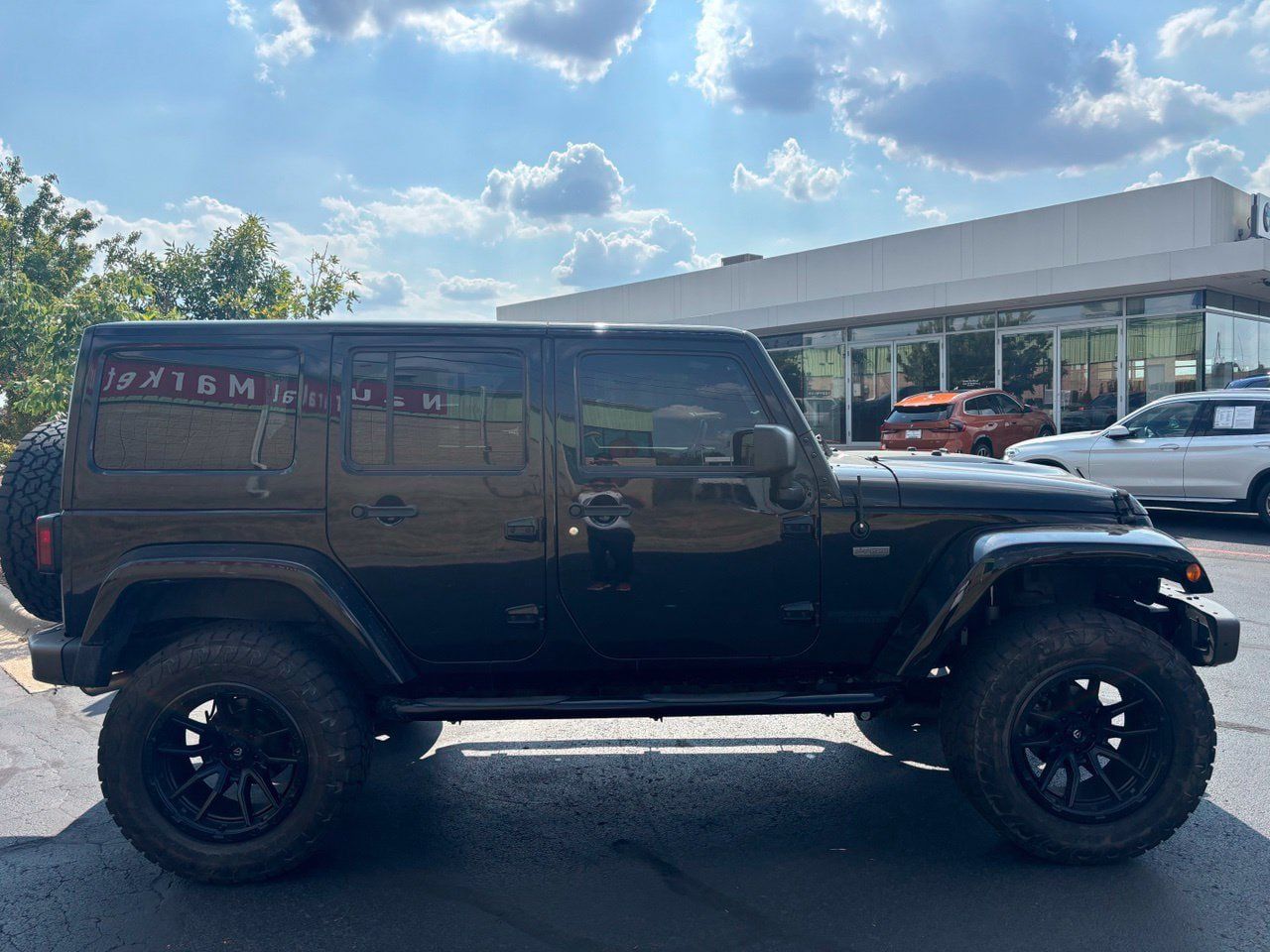 Used 2017 Jeep Wrangler Unlimited Sahara AWD/4WD image 2