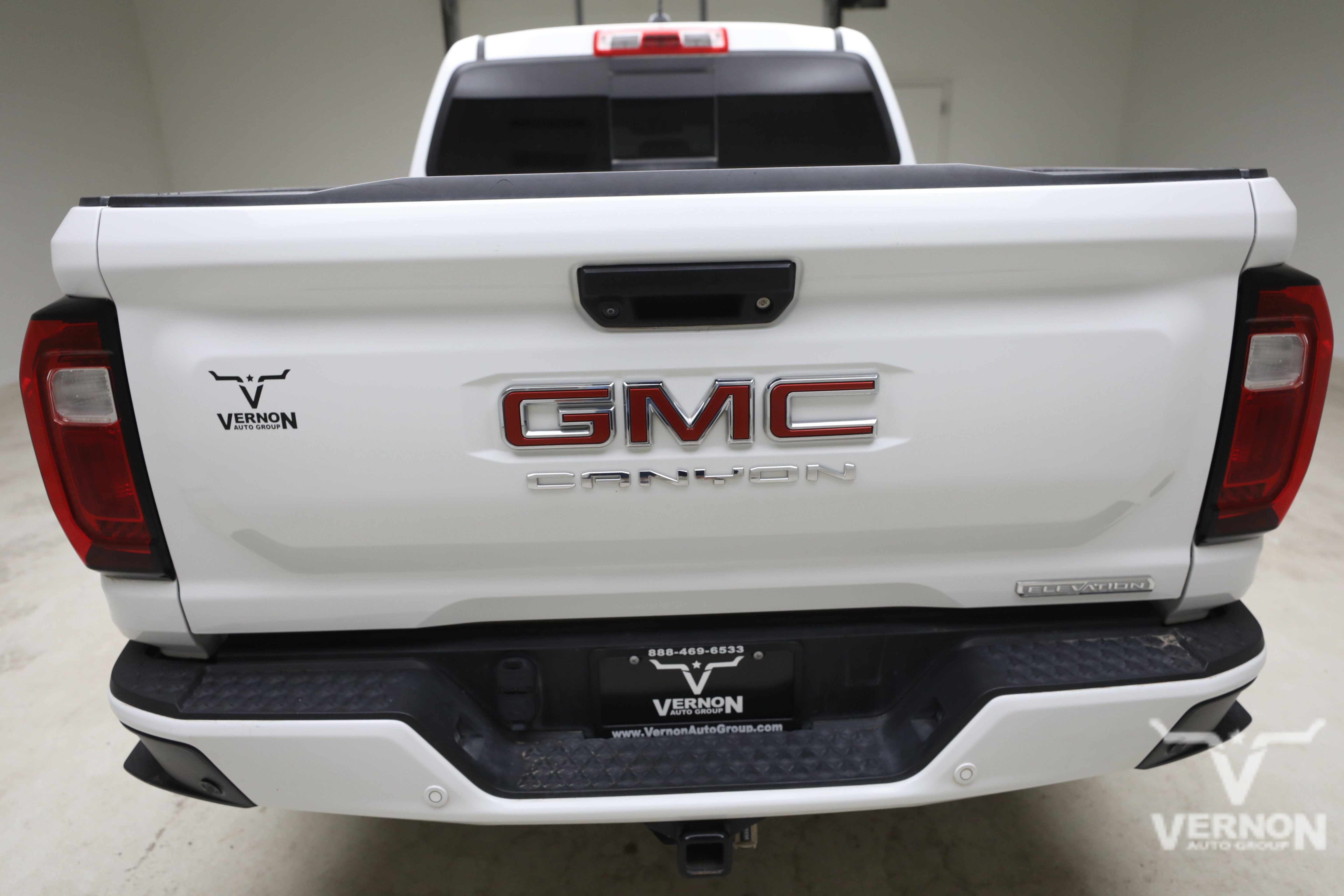 Used 2024 GMC Canyon Elevation w/ Elevation Premium Package AWD/4WD image 4