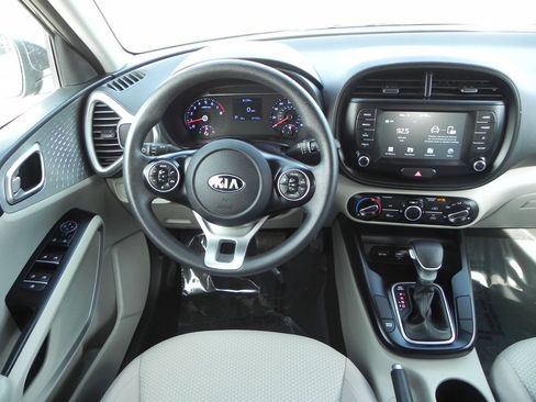 Used 2020 Kia Soul LX image 9