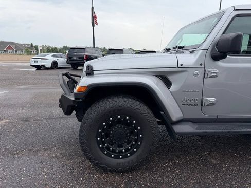 Used 2018 Jeep Wrangler Unlimited Sahara AWD/4WD image 10