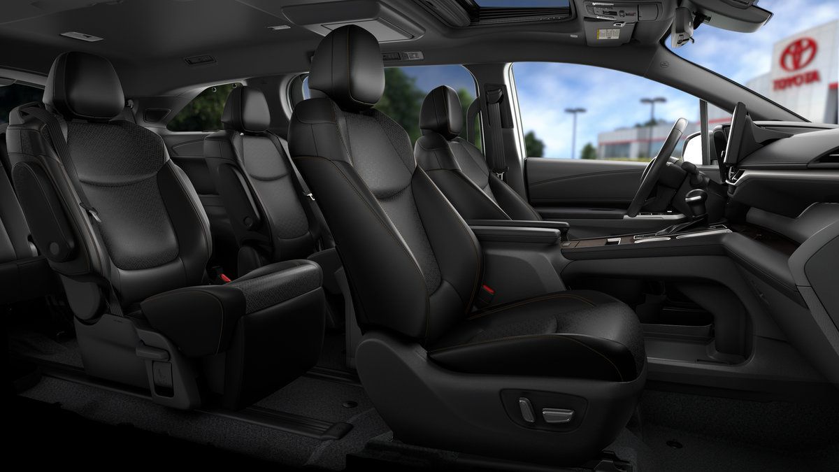 Used 2025 Toyota Sienna Platinum AWD/4WD image 33