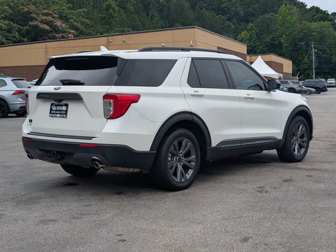 Used 2022 Ford Explorer XLT w/ Equipment Group 202A RWD image 9