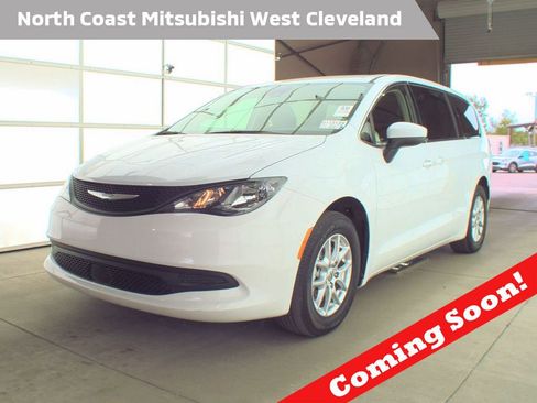 Used 2023 Chrysler Voyager LX FWD image 1