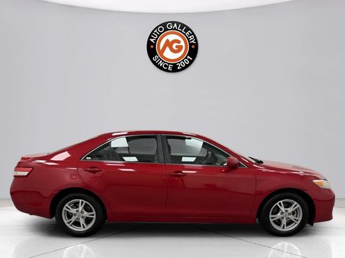 Used 2010 Toyota Camry LE FWD image 8