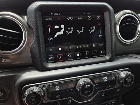 Used 2023 Jeep Gladiator Overland AWD/4WD image 12