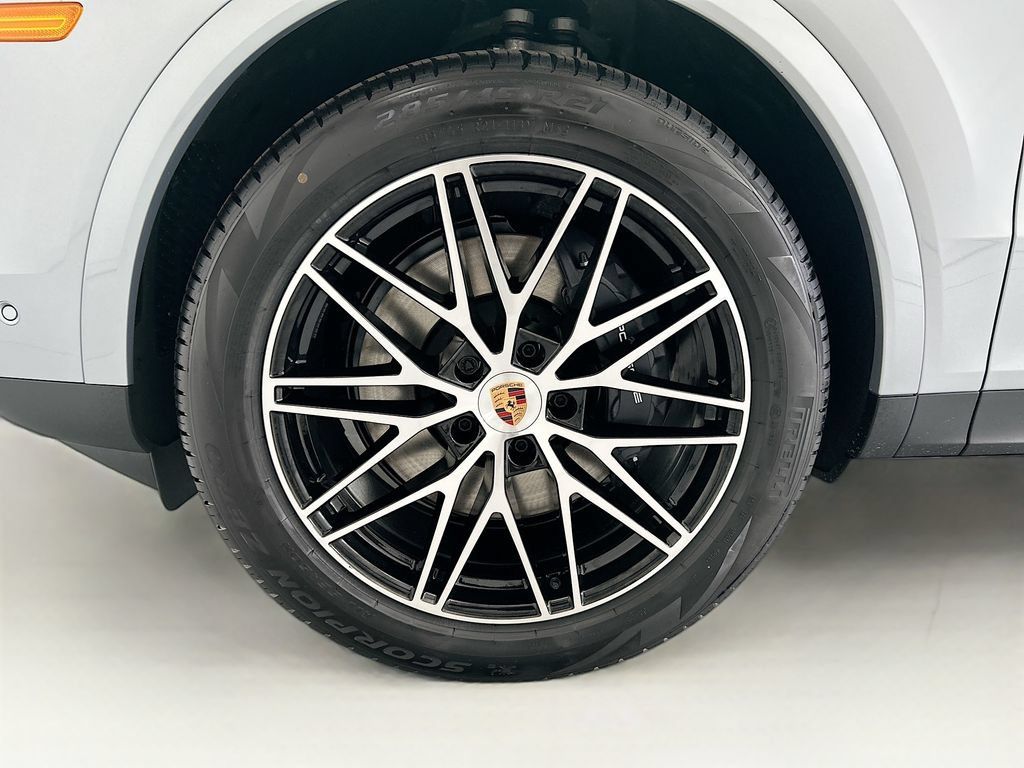 Used 2026 Porsche Cayenne AWD/4WD image 30