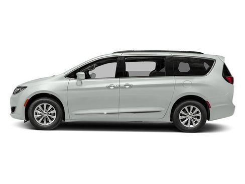 Used 2017 Chrysler Pacifica Limited w/ Tire & Wheel Group image 3