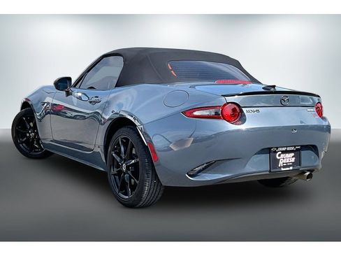 Used 2020 MAZDA MX-5 Miata Club w/ Interior Package RWD image 4