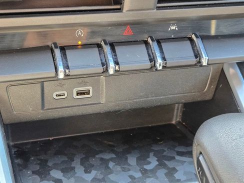 Used 2023 Chevrolet Colorado Trail Boss w/ Technology Package image 16