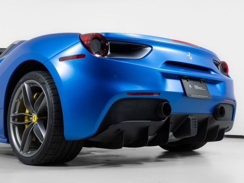 Used 2018 Ferrari 488 Spider image 18