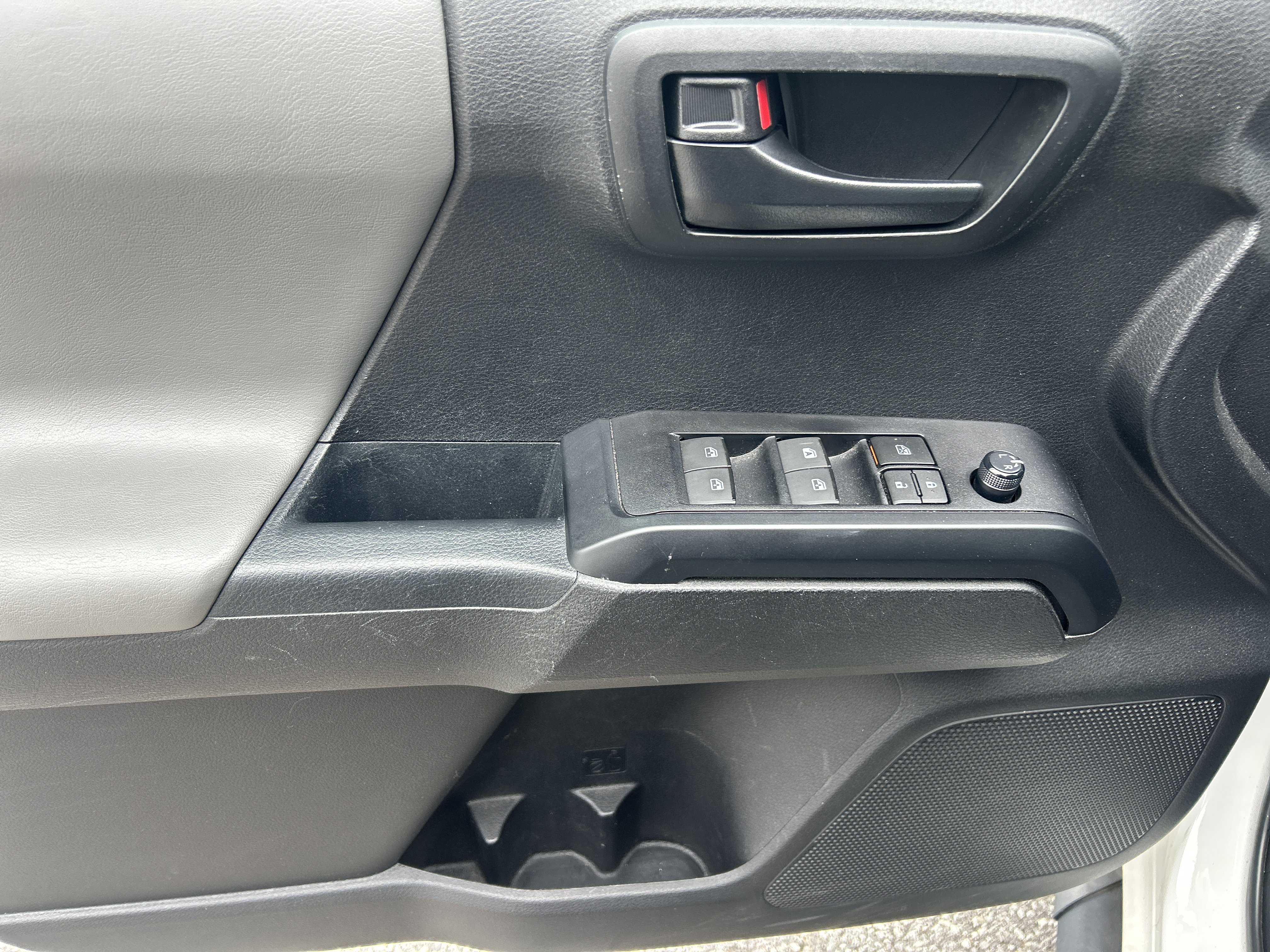 Used 2022 Toyota Tacoma SR w/ SR Convenience Package RWD image 7