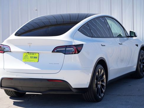 Used 2021 Tesla Model Y Long Range image 53