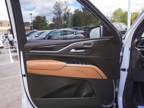 Used 2024 Cadillac Escalade ESV Premium Luxury w/ Performance Package AWD/4WD image 10
