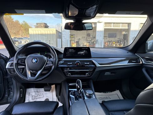 Used 2018 BMW 530i xDrive image 12
