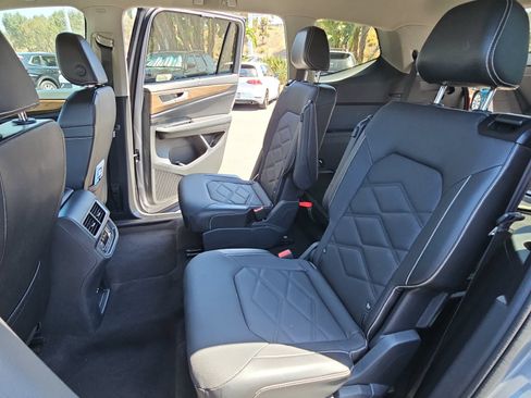 Used 2024 Volkswagen Atlas SE FWD image 16