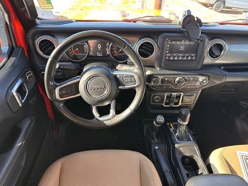 Used 2019 Jeep Wrangler Unlimited Sahara image 10