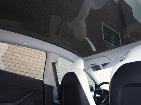 Used 2024 Tesla Model Y Long Range AWD/4WD image 27