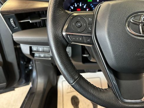 Used 2020 Toyota Avalon XLE w/ Moonroof Package image 10