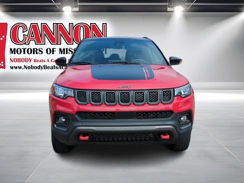 Used 2024 Jeep Compass Trailhawk image 2
