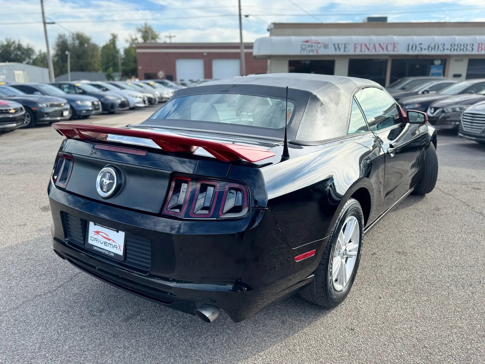 Used 2014 Ford Mustang Convertible RWD image 3