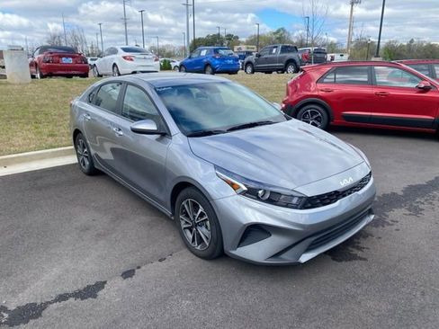 Used 2024 Kia Forte LXS image 3