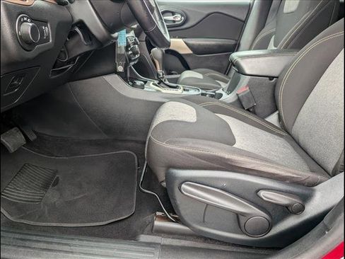 Used 2017 Jeep Cherokee Sport w/ Cold Weather Group image 12