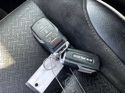 Used 2019 RAM 1500 Laramie AWD/4WD image 10
