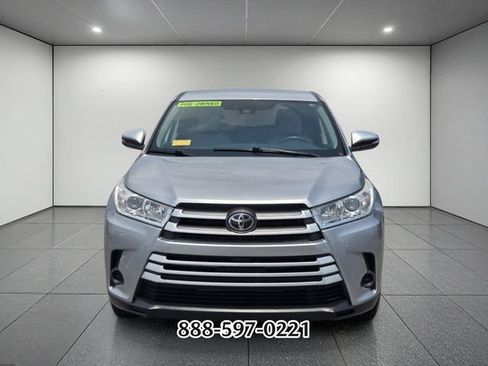 Used 2019 Toyota Highlander LE FWD image 8