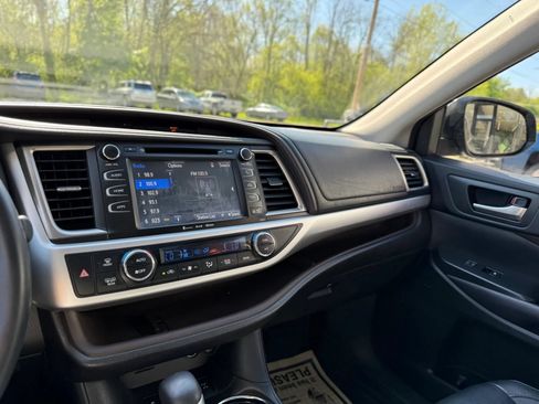 Used 2016 Toyota Highlander XLE AWD/4WD image 10