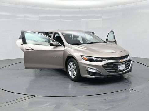 Used 2023 Chevrolet Malibu LT FWD image 36