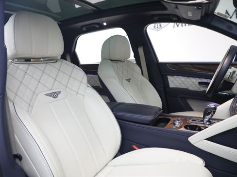 Certified 2022 Bentley Bentayga AWD/4WD image 24