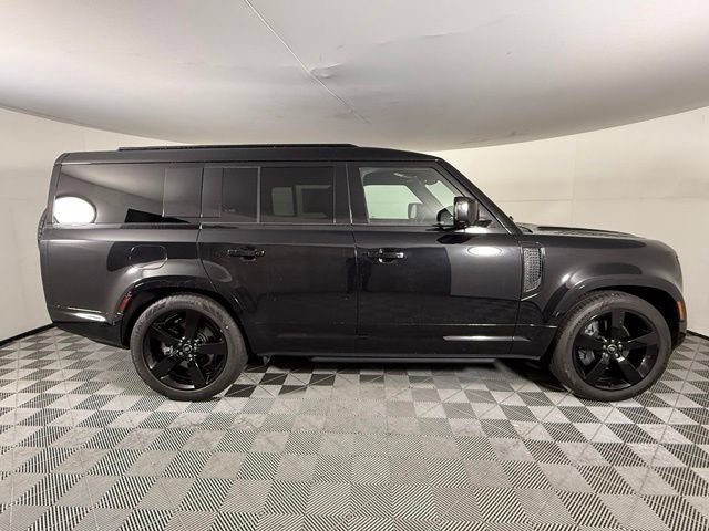 Used 2025 Land Rover Defender 130 X-Dynamic SE AWD/4WD image 8