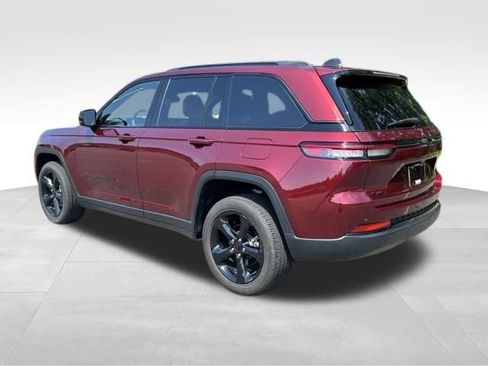Used 2023 Jeep Grand Cherokee Altitude AWD/4WD image 3