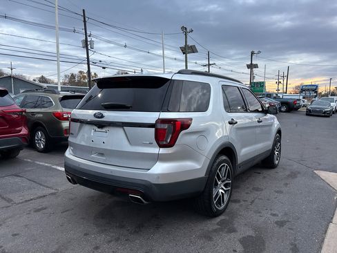 Used 2017 Ford Explorer Sport image 9