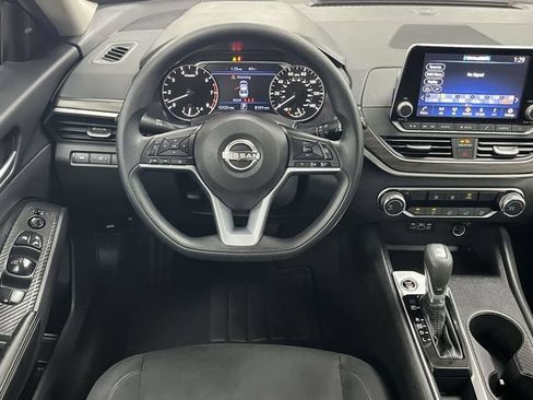 Used 2025 Nissan Altima 2.5 SV FWD image 19