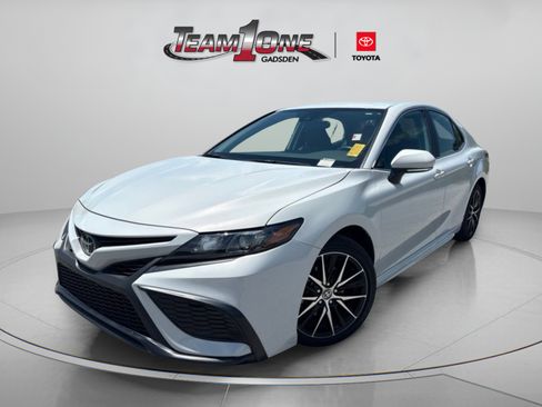 Used 2024 Toyota Camry SE FWD image 4