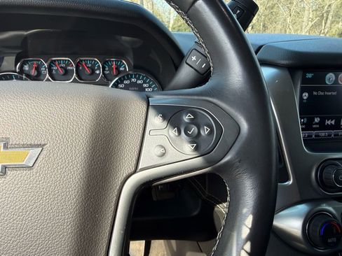 Used 2018 Chevrolet Suburban LT image 22