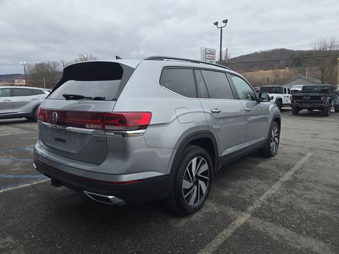 Used 2025 Volkswagen Atlas SE image 3