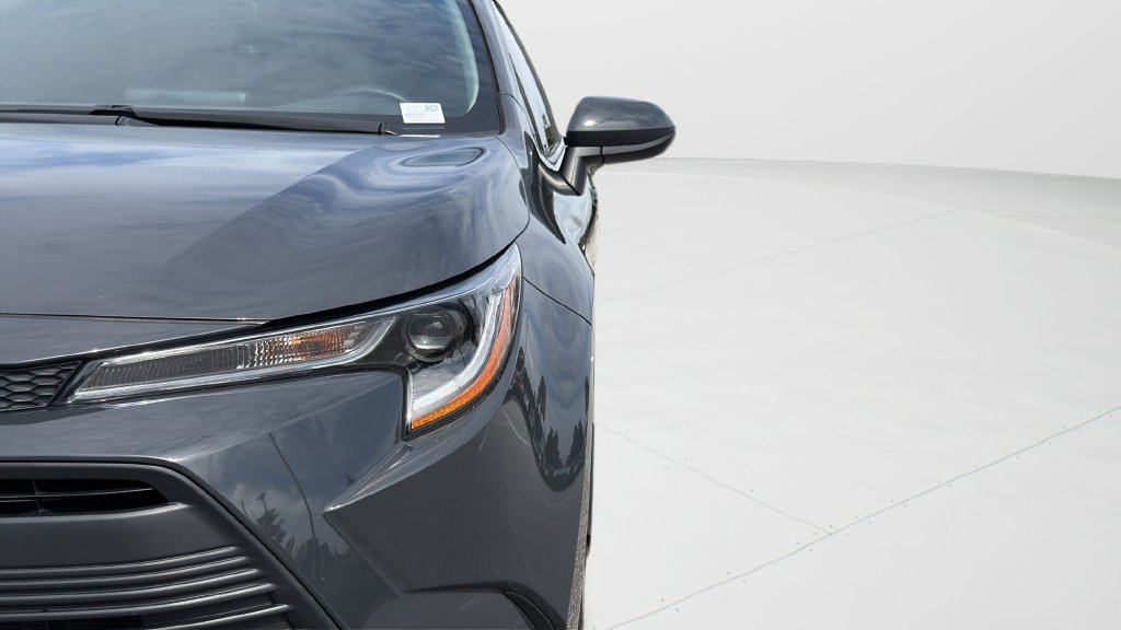 Used 2025 Toyota Corolla LE FWD image 30