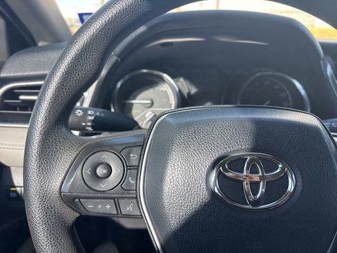 Used 2018 Toyota Camry LE image 15