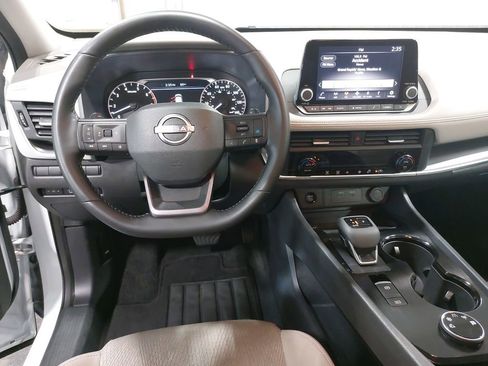 Certified 2025 Nissan Rogue SV AWD/4WD image 16