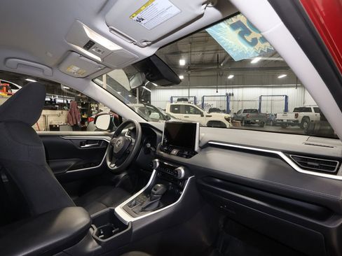 Used 2025 Toyota RAV4 XLE image 27